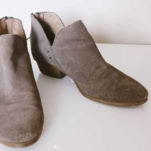Kenneth Cole Reaction Suede Booties